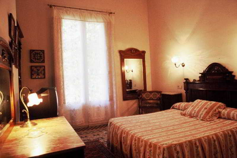 Hotel Medium Renaixenca Sitges Esterno foto
