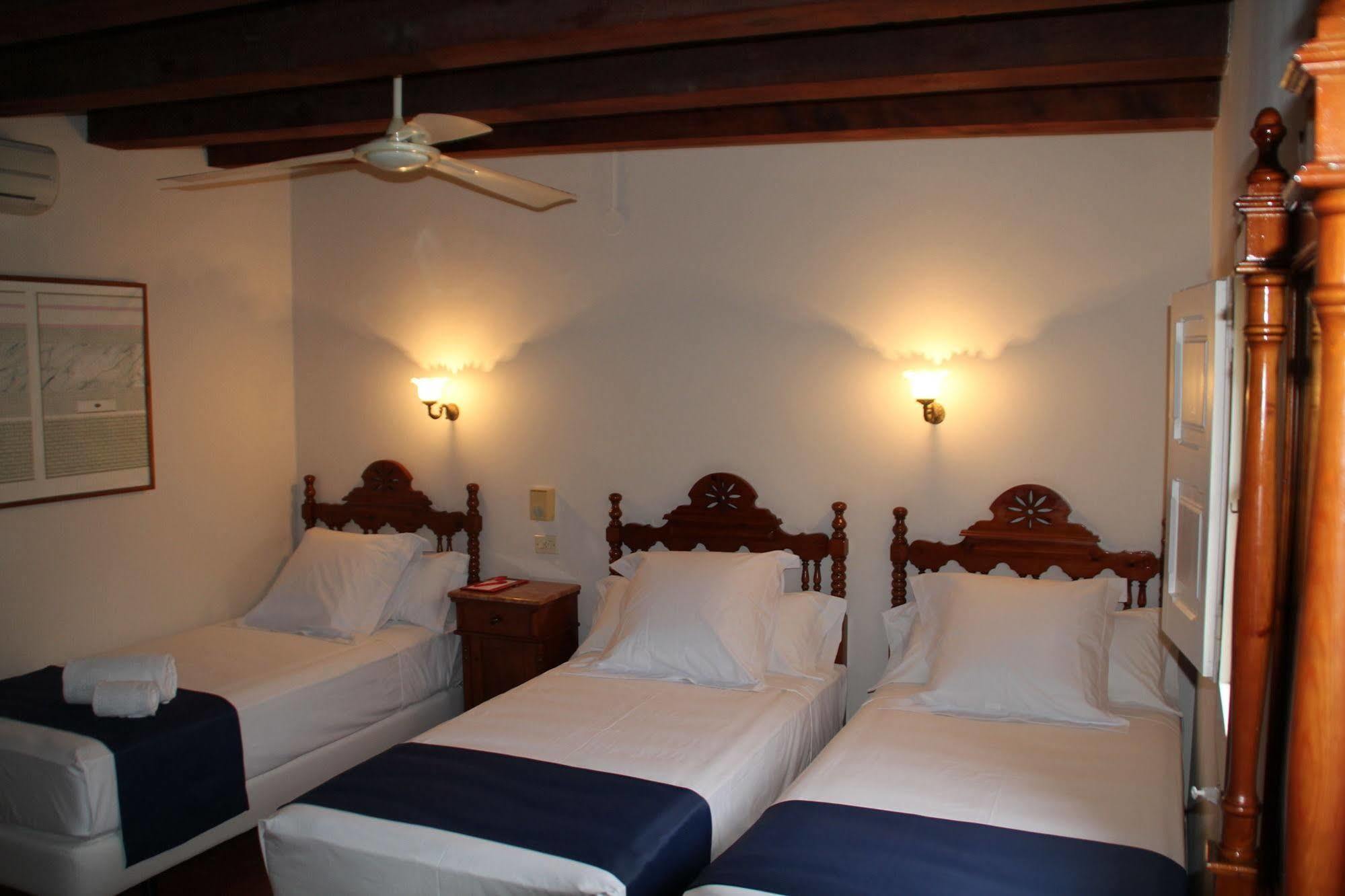 Hotel Medium Renaixenca Sitges Esterno foto