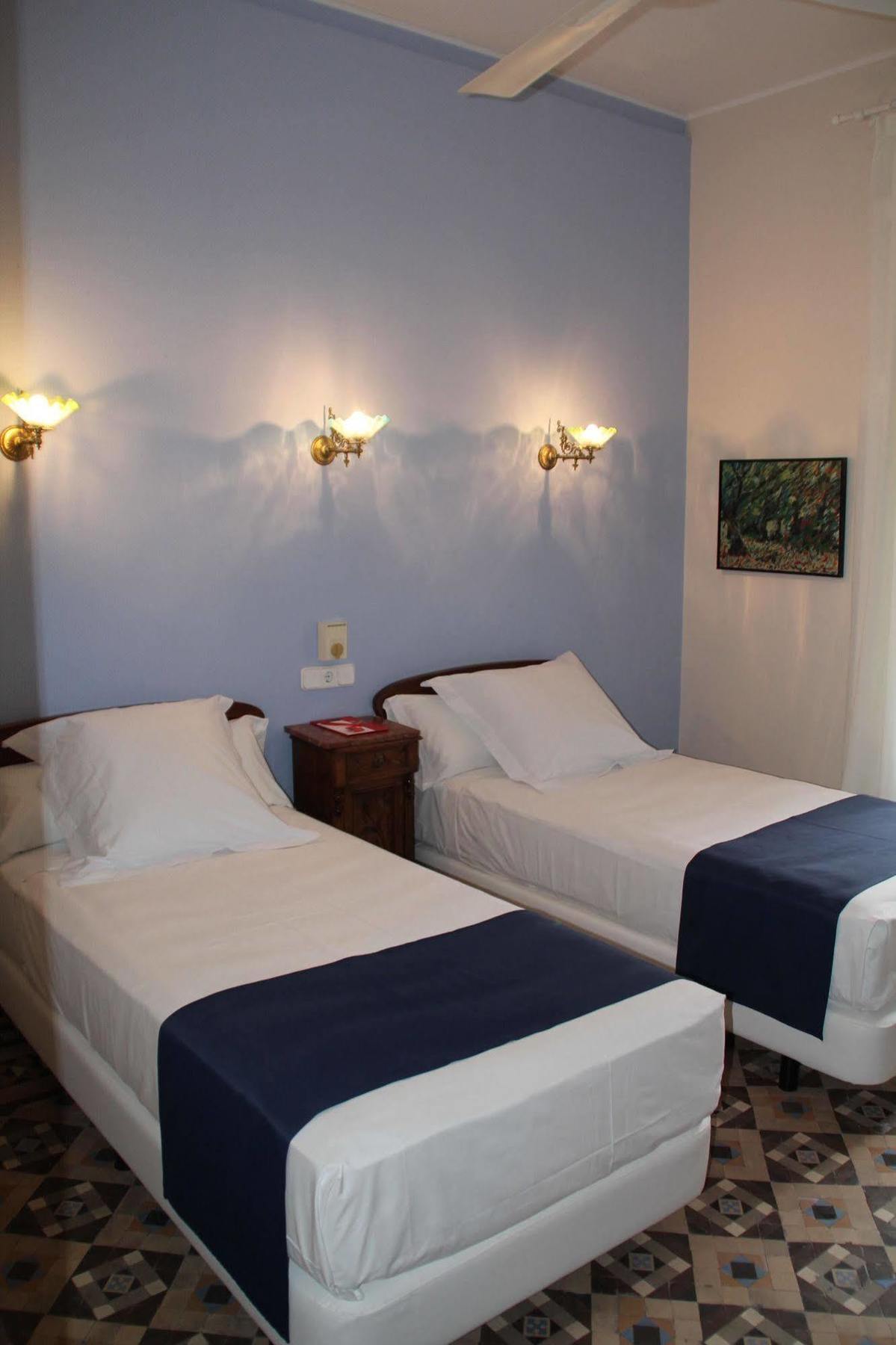 Hotel Medium Renaixenca Sitges Esterno foto