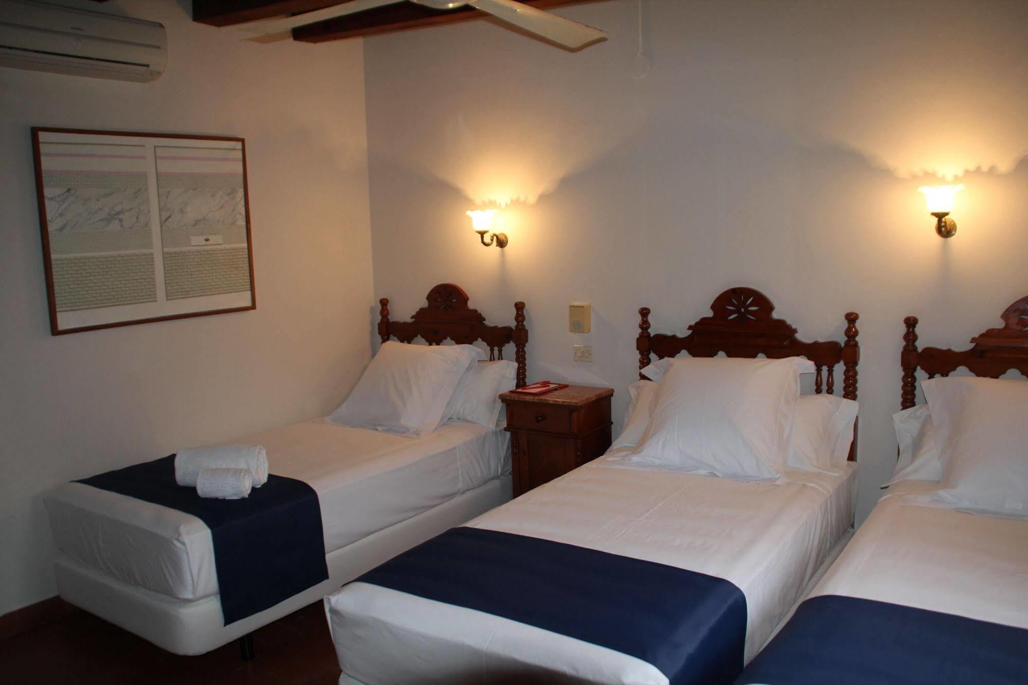Hotel Medium Renaixenca Sitges Esterno foto